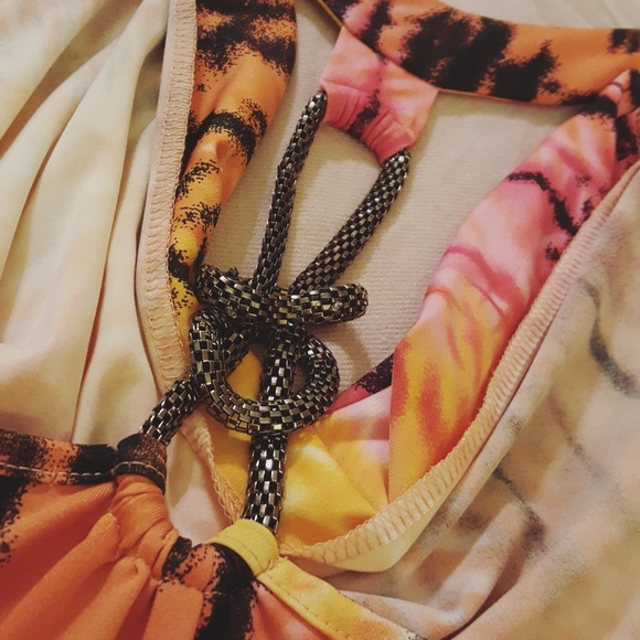 CHARLOTTE RUSSE SLEEVELESS TOP - Picture 4 of 5